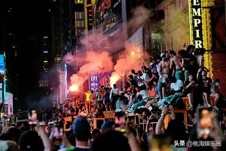 纽约双线狂欢：世界杯倒计时撞上尼克斯游行，足球城如何炼成新热土？